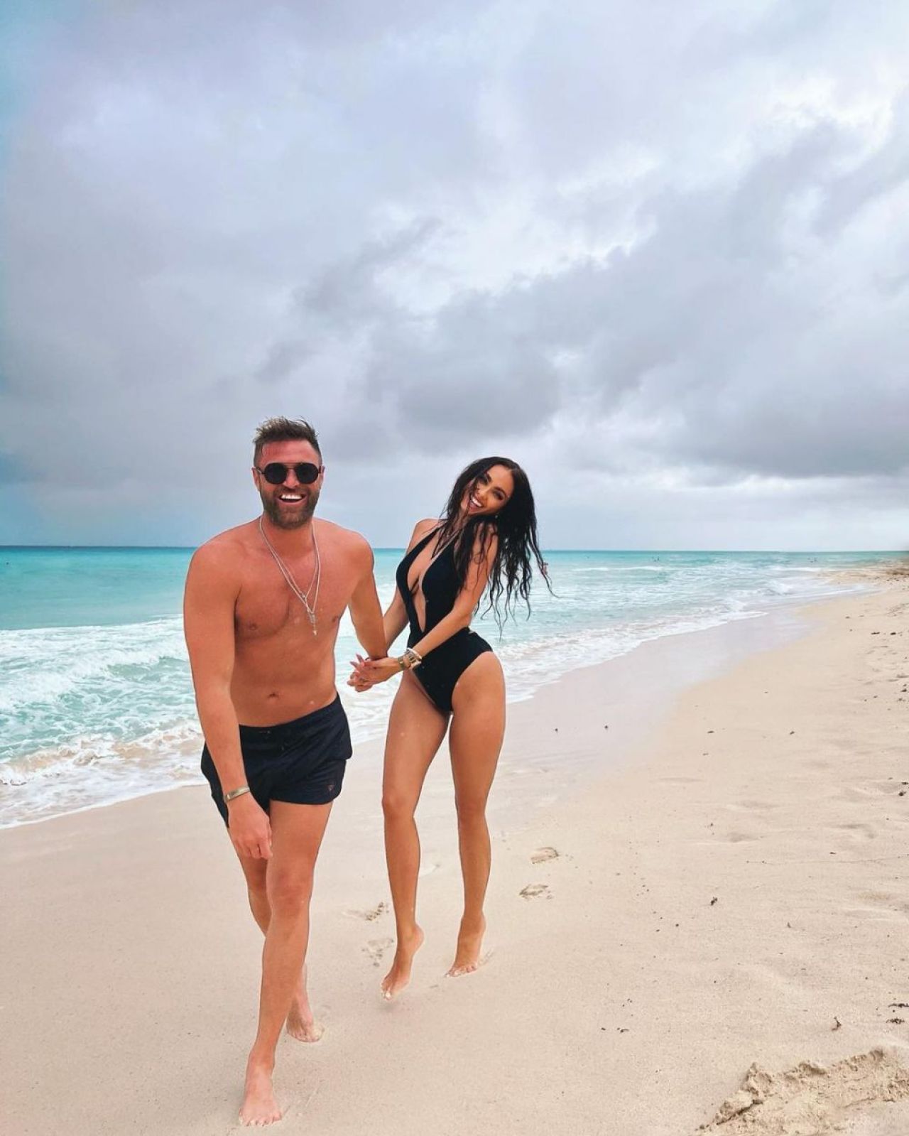 I-au șocat pe toți când au postat fotografie cu bebelușul! Cel mai hot cuplu din România a ales să păstreze sarcina secretă: „N-a fost greu!” _15