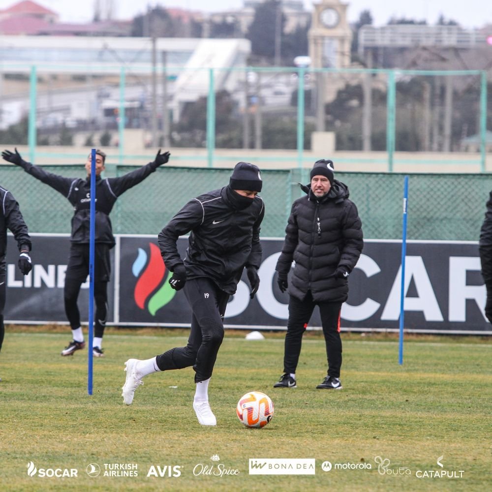 Laurențiu Reghecampf, condamnat la locul 3 în Azerbaidjan! Încă un pas greșit pentru Neftchi Baku_2