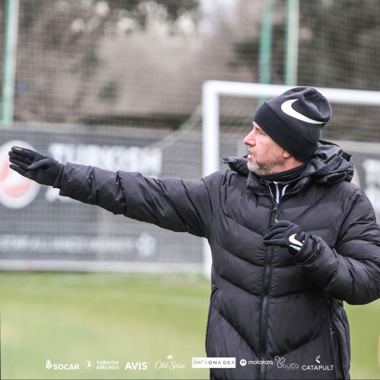 Laurențiu Reghecampf, condamnat la locul 3 în Azerbaidjan! Încă un pas greșit pentru Neftchi Baku_1