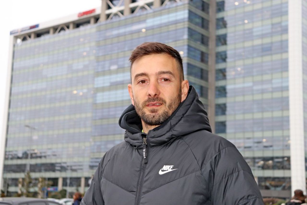 Fost fotbalist, cu licența A de antrenor: