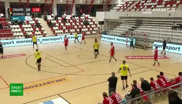 Handbal: Dinamo - CSM Odorheiu Secuiesc - ultimele minute din prima repriză