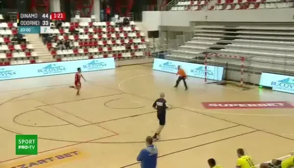 Handbal: Dinamo - CSM Odorheiu Secuiesc - gol spectaculos marcat de Alex Pascual