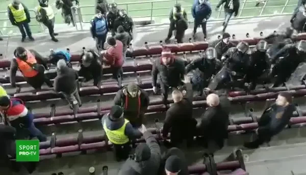 Scandal &icirc;n tribune la finalul meciului Rapid - FCU Craiova