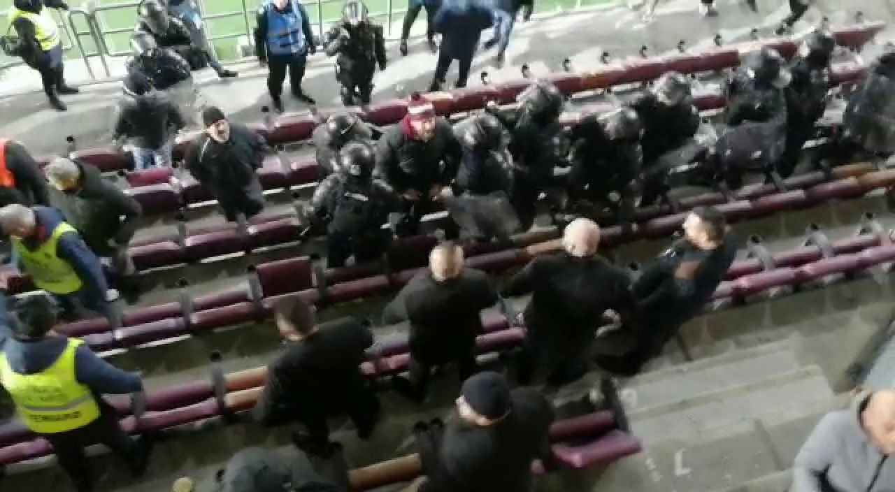 Scandal la finalul meciului Rapid - FCU Craiova! Fanii au încercat să meargă la loja lui Mititelu _3