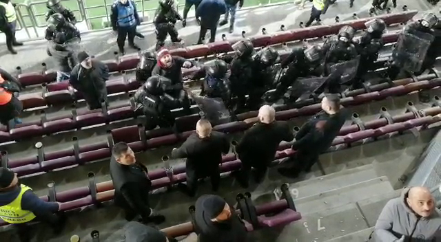 Scandal la finalul meciului Rapid - FCU Craiova! Fanii au încercat să meargă la loja lui Mititelu _4
