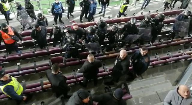 Scandal la finalul meciului Rapid - FCU Craiova! Fanii au încercat să meargă la loja lui Mititelu _5