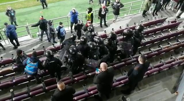 Scandal la finalul meciului Rapid - FCU Craiova! Fanii au încercat să meargă la loja lui Mititelu _6