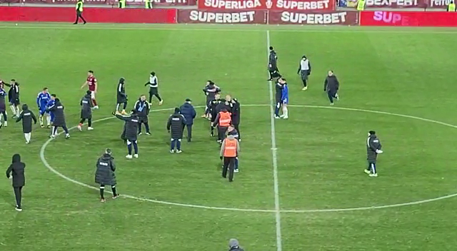 Imaginile care nu s-au văzut la TV: ce a făcut Adrian Mutu imediat după eșecul cu FC U Craiova_6