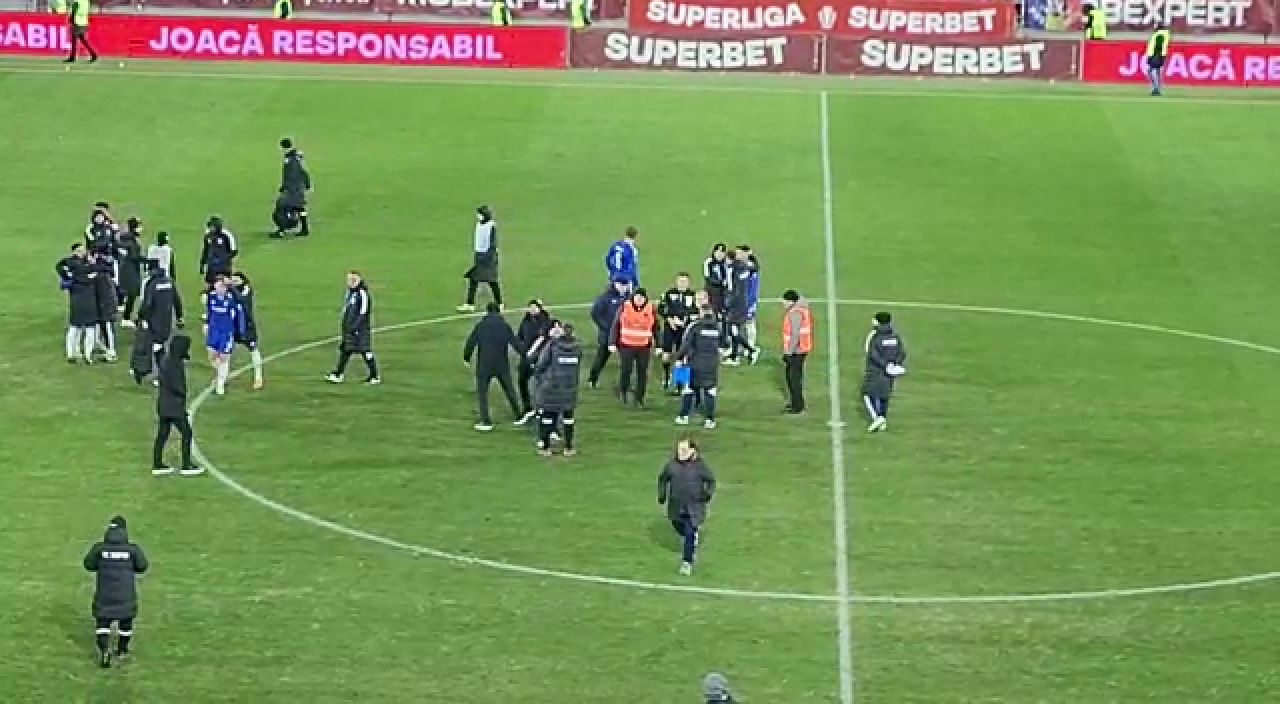 Imaginile care nu s-au văzut la TV: ce a făcut Adrian Mutu imediat după eșecul cu FC U Craiova_11