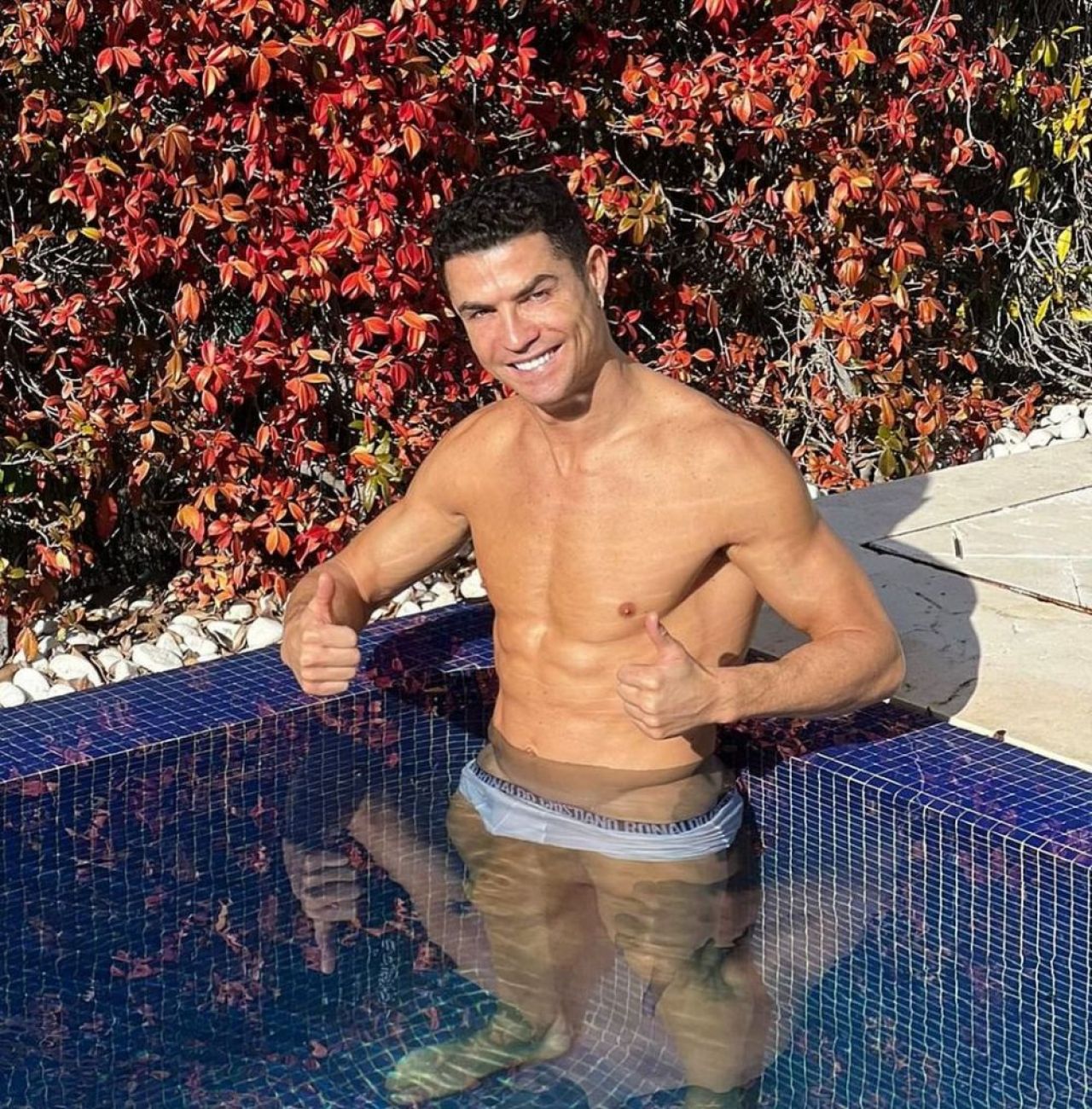 Care 38 de ani?! Cristiano Ronaldo și-a etalat pătrățelele după ce a înscris patru goluri pentru Al-Nassr _9
