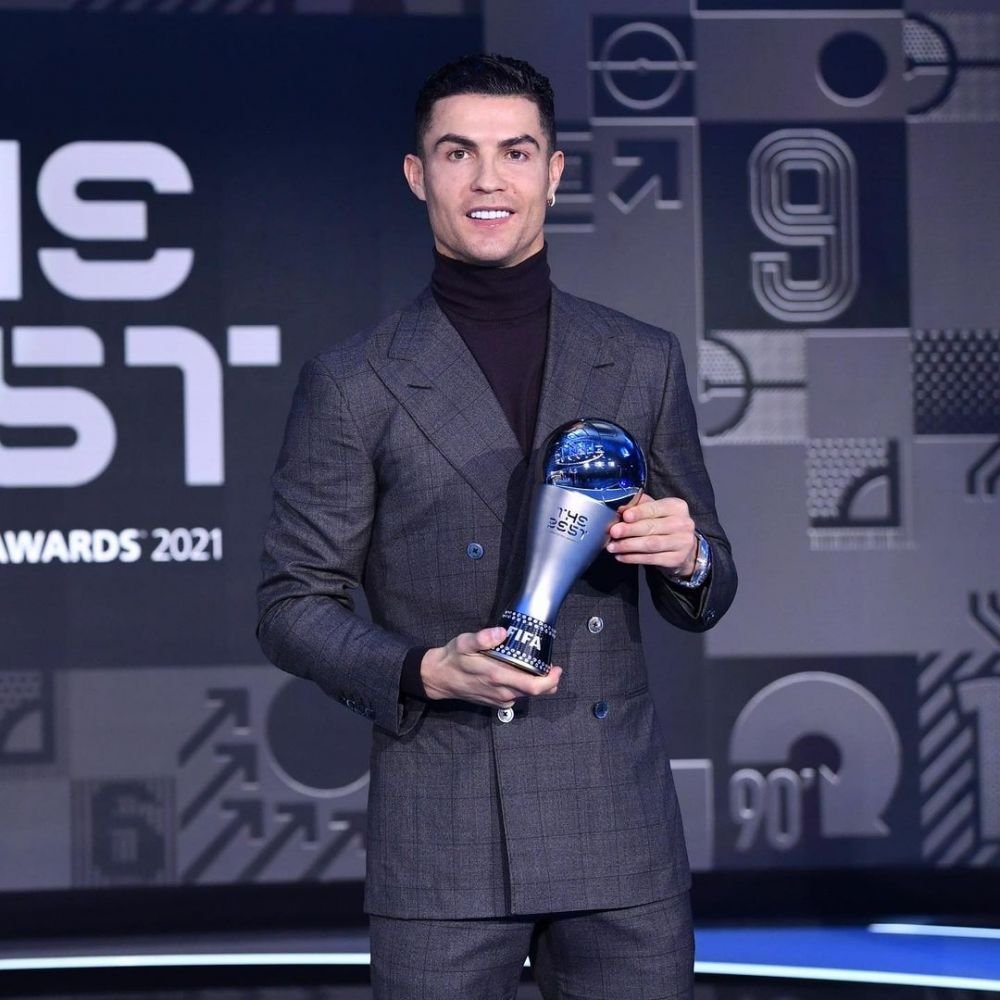 Care 38 de ani?! Cristiano Ronaldo și-a etalat pătrățelele după ce a înscris patru goluri pentru Al-Nassr _10
