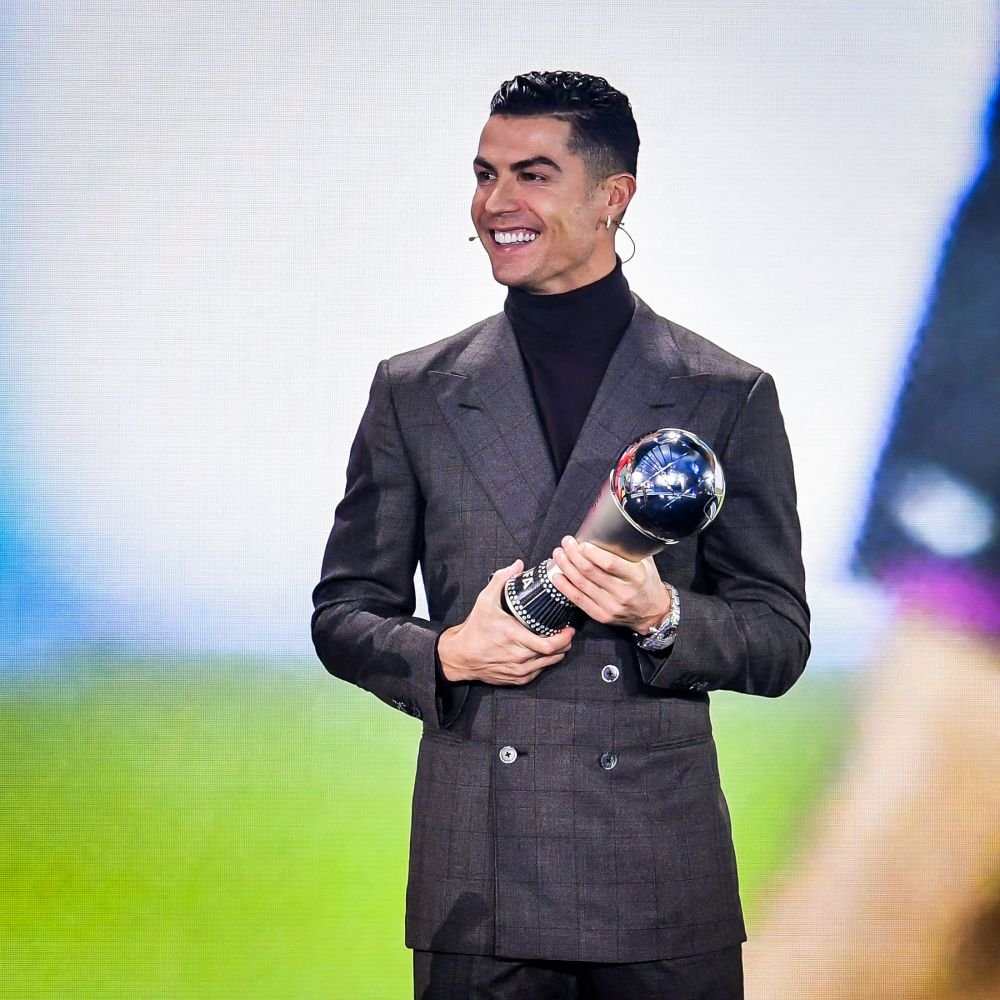 Care 38 de ani?! Cristiano Ronaldo și-a etalat pătrățelele după ce a înscris patru goluri pentru Al-Nassr _15