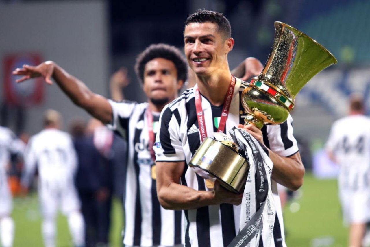Care 38 de ani?! Cristiano Ronaldo și-a etalat pătrățelele după ce a înscris patru goluri pentru Al-Nassr _18