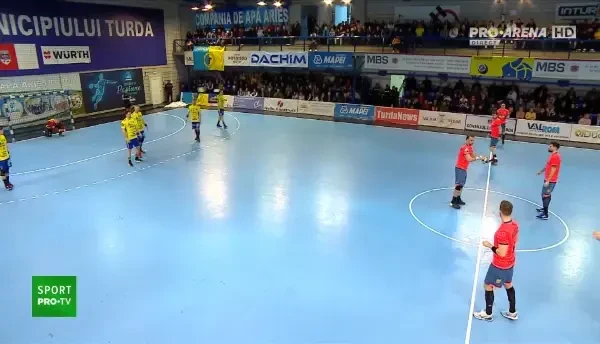 Handbal: Potaissa Turda - Steaua, primele cinci minute din meci
