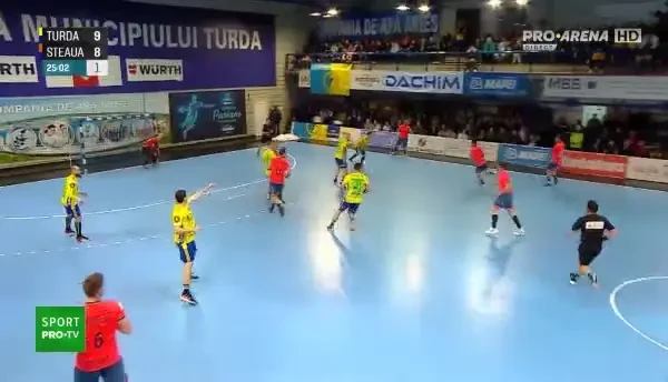 Handbal: Potaissa Turda - Steaua, avantaj pentru gazde la pauză