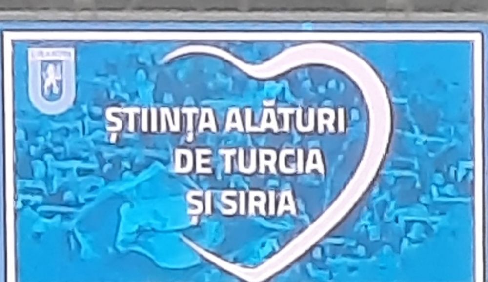 Moment emoționant înainte de startul meciului Universitatea Craiova - CFR Cluj dedicat victimelor din Turcia și Siria _1