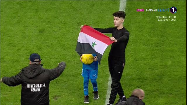 Moment emoționant înainte de startul meciului Universitatea Craiova - CFR Cluj dedicat victimelor din Turcia și Siria _9