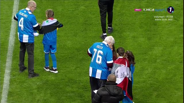 Moment emoționant înainte de startul meciului Universitatea Craiova - CFR Cluj dedicat victimelor din Turcia și Siria _14