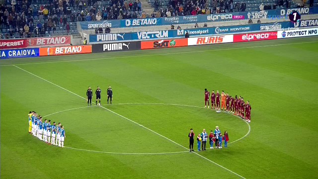 Moment emoționant înainte de startul meciului Universitatea Craiova - CFR Cluj dedicat victimelor din Turcia și Siria _18