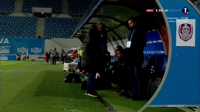 Imaginile zilei! Dan Petrescu, șut în căciulă după o fază care l-a scos din minți în meciul cu Universitatea Craiova _10