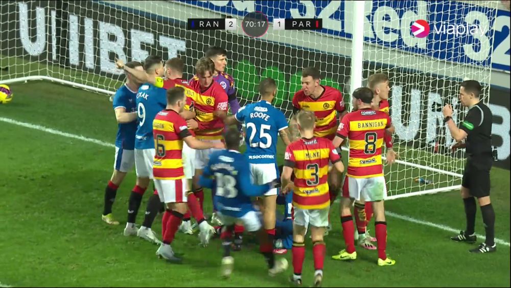 Haos la meciul lui Ianis Hagi: antrenorul lui Rangers le-a cerut jucătorilor să-i lase pe adversari să marcheze_1