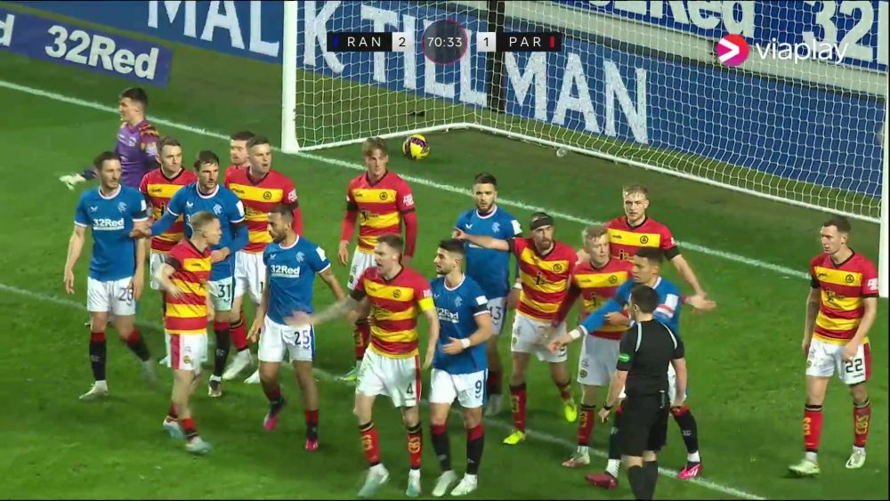 Haos la meciul lui Ianis Hagi: antrenorul lui Rangers le-a cerut jucătorilor să-i lase pe adversari să marcheze_5