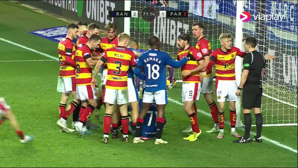 Haos la meciul lui Ianis Hagi: antrenorul lui Rangers le-a cerut jucătorilor să-i lase pe adversari să marcheze_6