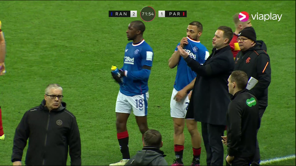 Haos la meciul lui Ianis Hagi: antrenorul lui Rangers le-a cerut jucătorilor să-i lase pe adversari să marcheze_7