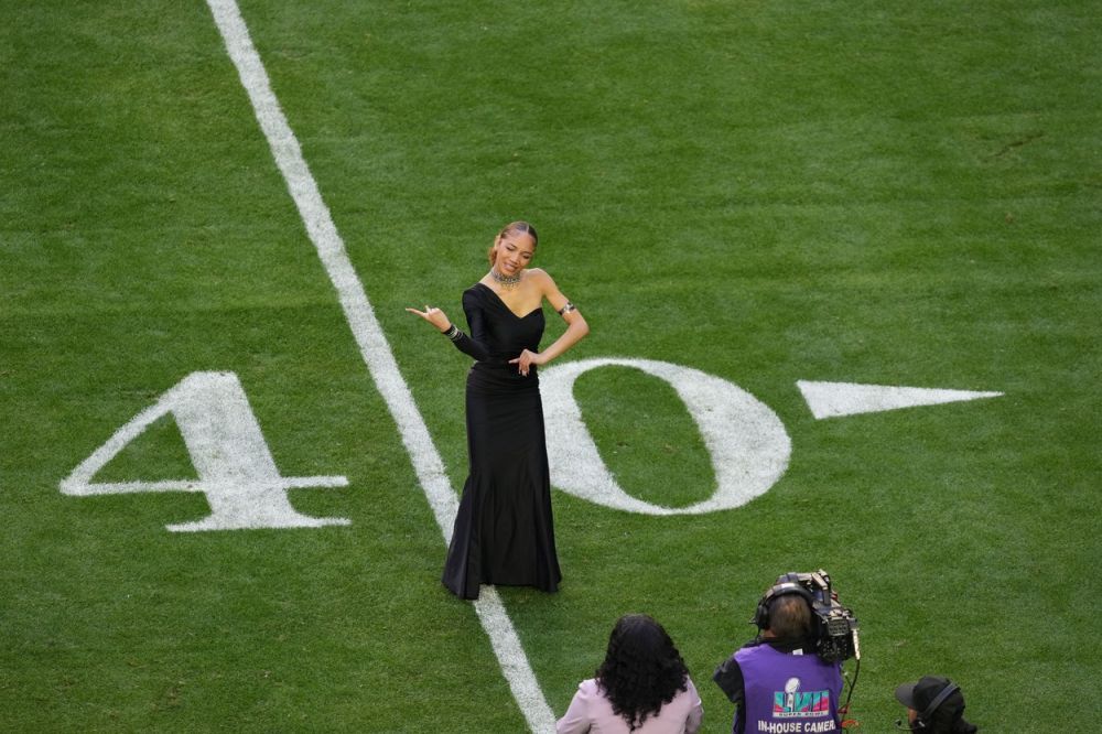 Tânăra care a 'transmis' show-ul Rihannei pentru persoanele cu deficiențe de auz, adevăratul star de la Super Bowl: