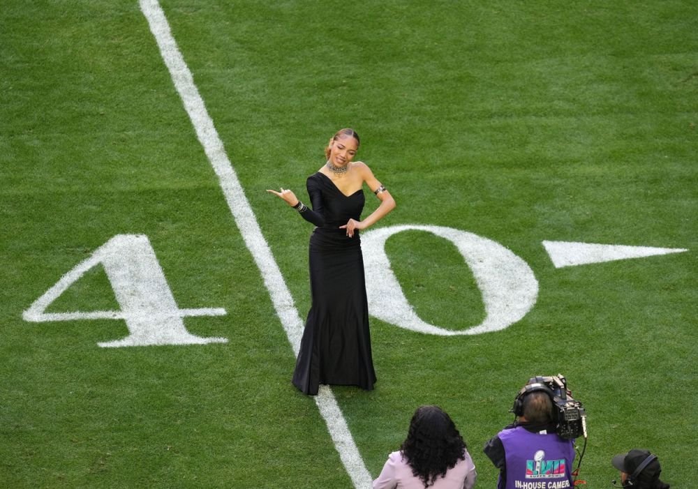Tânăra care a 'transmis' show-ul Rihannei pentru persoanele cu deficiențe de auz, adevăratul star de la Super Bowl: 