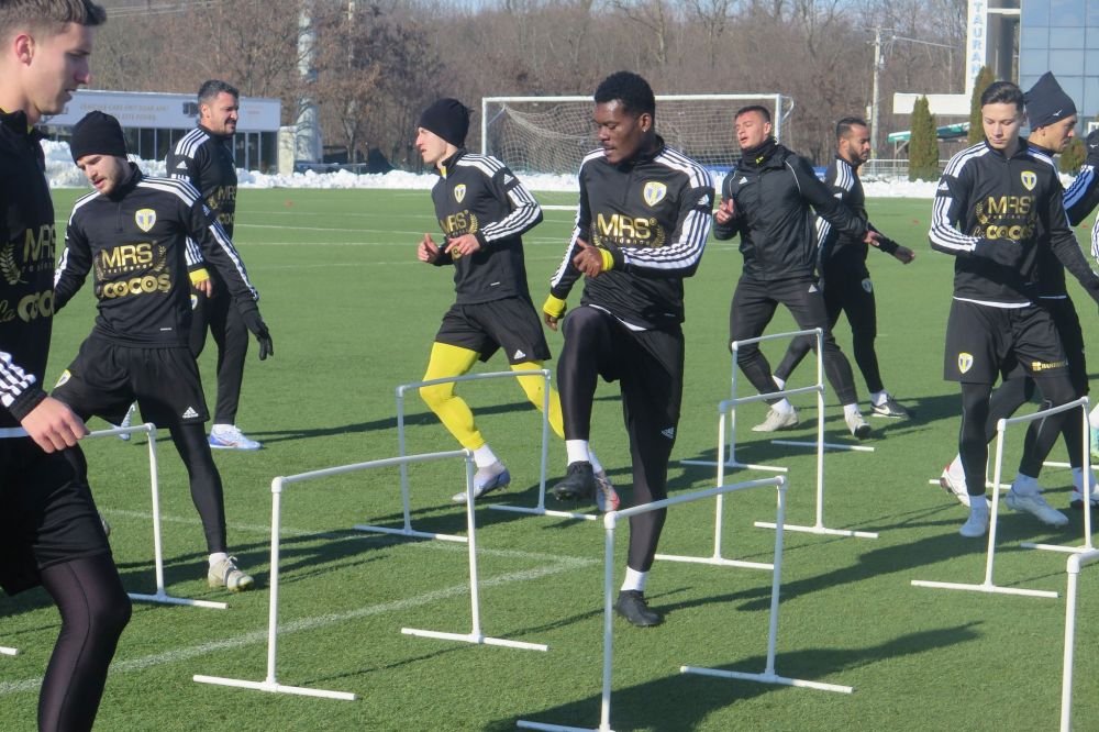 Petrolul s-a despărțit de cel mai vechi jucători din lot și de un portar de perspectivă_6