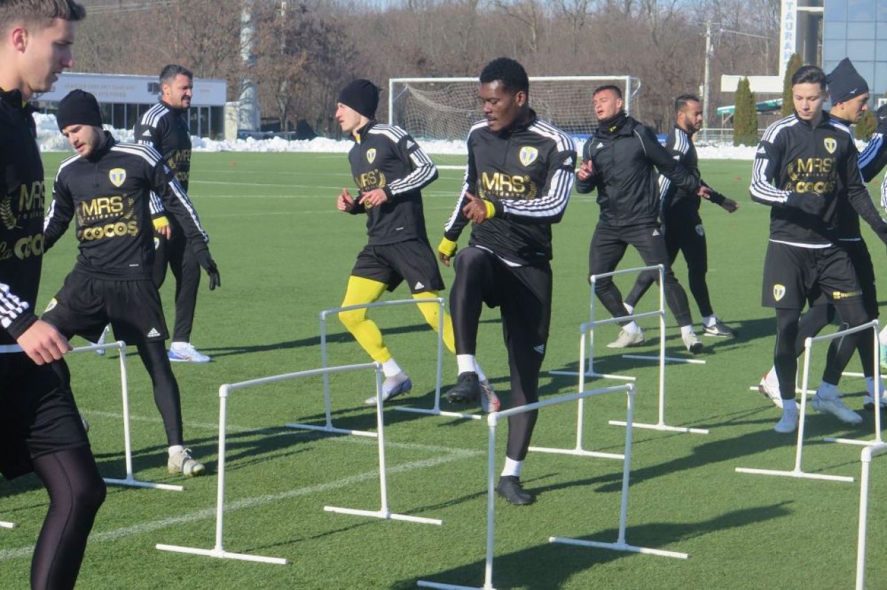 Petrolul s-a despărțit de cel mai vechi jucători din lot și de un portar de perspectivă_6