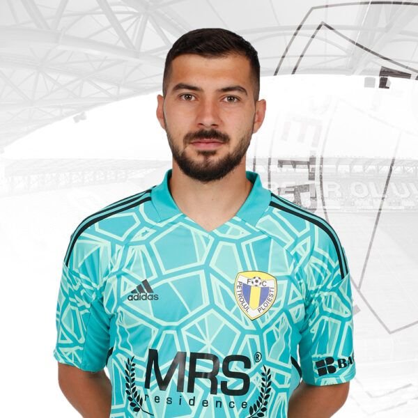 Petrolul s-a despărțit de cel mai vechi jucători din lot și de un portar de perspectivă_11