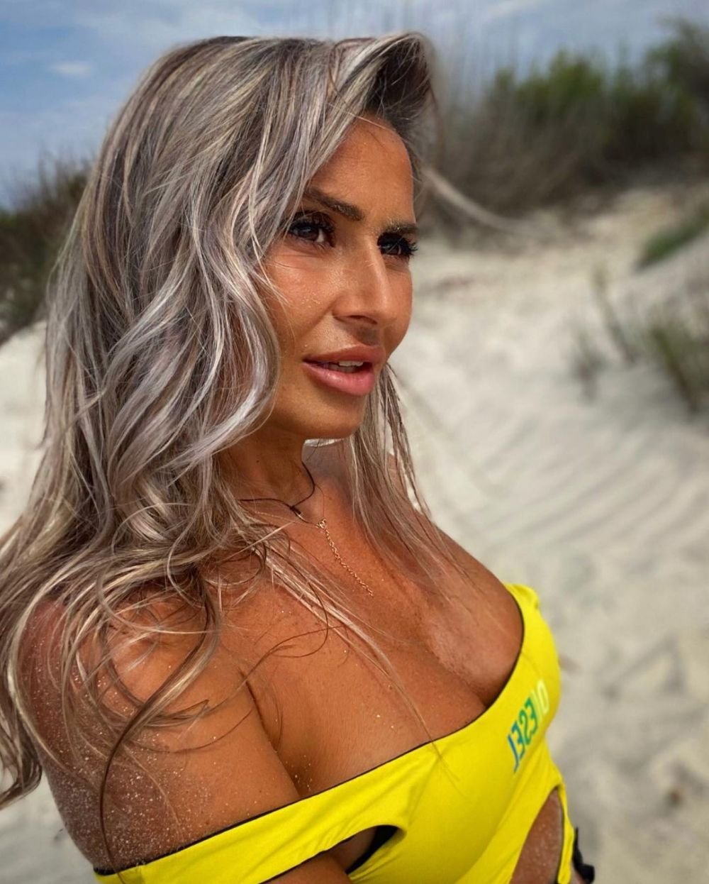Crina Abrudan e noua senzație de la Survivor România! La 45 de ani, vedeta face furori pe Instagram cu trupul său _36