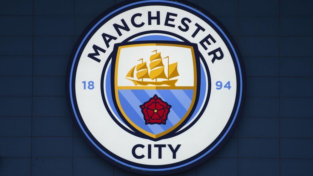Cetățenii din Găujani. Au copiat stema lui Manchester City, dar sunt pe ultimele locuri &icirc;n Liga 5
