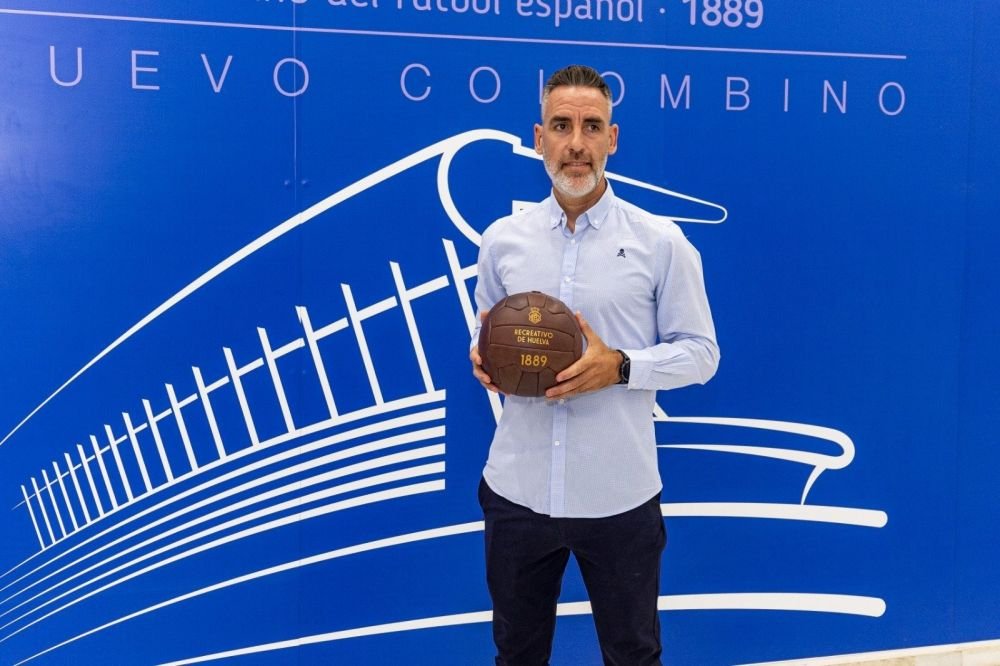 Singurul spaniol care a jucat la FCSB e antrenor la cel mai vechi club din țara lui. Cum arată acum_2