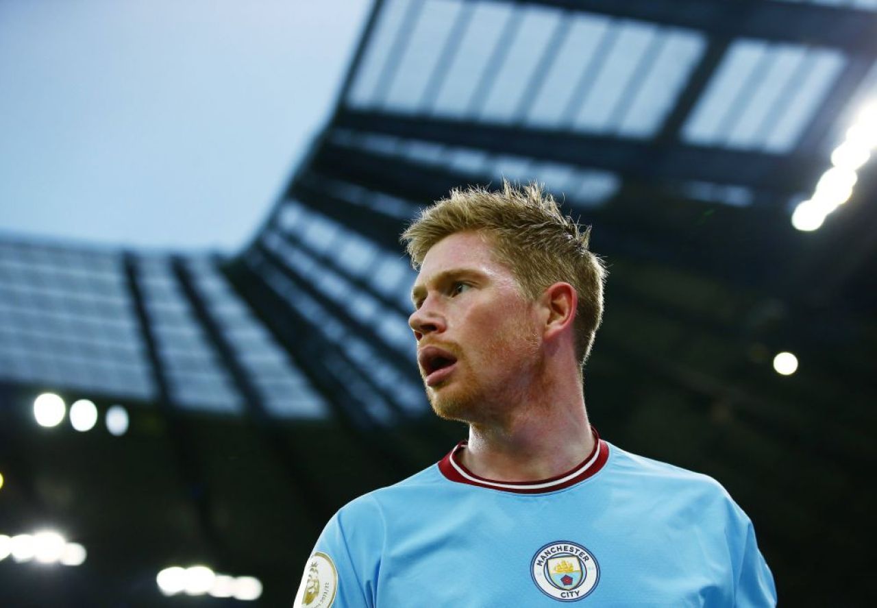 Kevin De Bruyne l-a îmbrâncit pe Mikel Arteta și a fost atacat cu sticle de fanii lui Arsenal_2