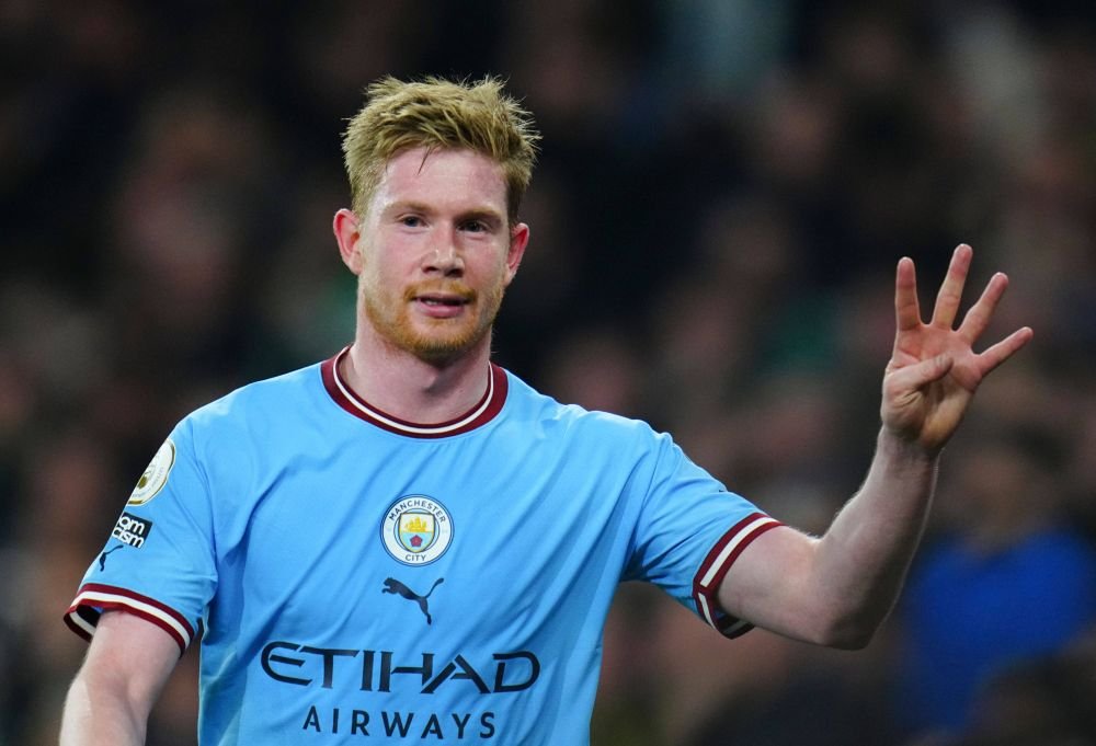 Kevin De Bruyne l-a îmbrâncit pe Mikel Arteta și a fost atacat cu sticle de fanii lui Arsenal_5