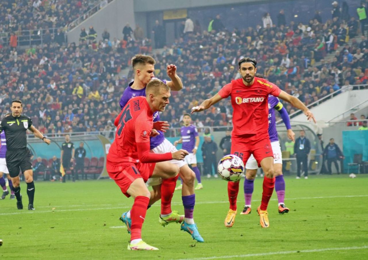 Joacă la Rapid și FCSB, dar ies împreună în oraș:
