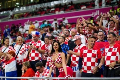 Suporter de lux la derby-ul din Premier League! Cum s-a îmbrăcat vedeta de la Mondialul din Qatar la Arsenal - Manchester City _121
