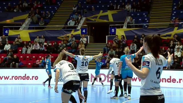 CSM București - Măgura Cisnădie 35-23. Meciul transmis de ProArena și VOYO s-a încheiat cu hora bucuriei în Polivalentă_2