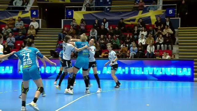 CSM București - Măgura Cisnădie 35-23. Meciul transmis de ProArena și VOYO s-a încheiat cu hora bucuriei în Polivalentă_3