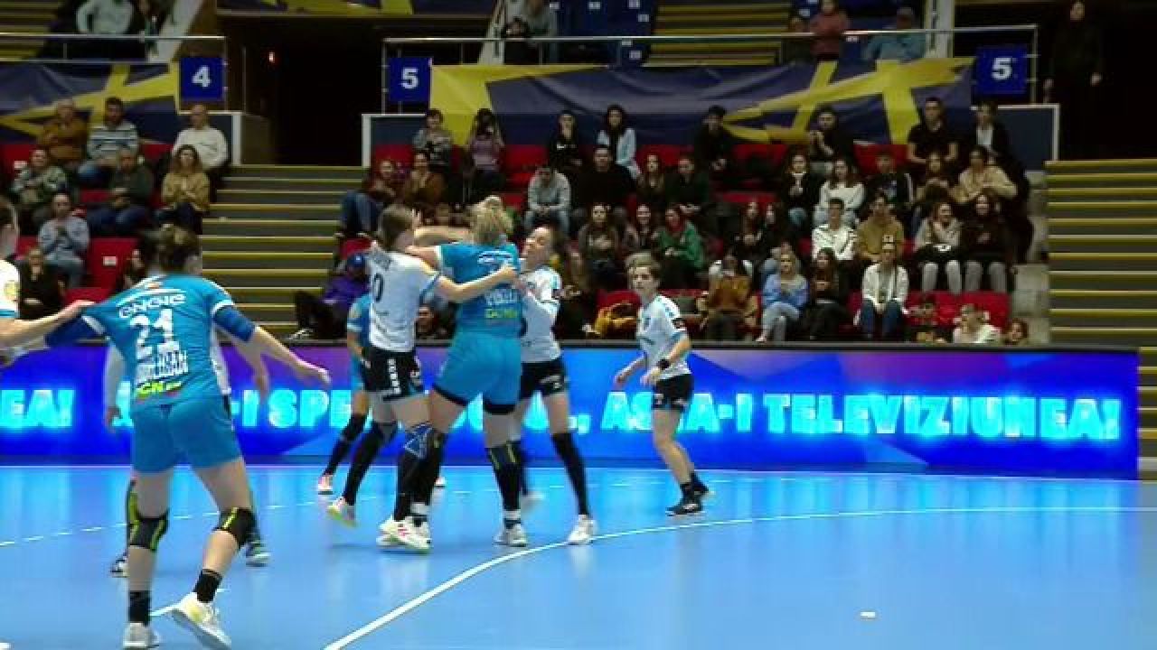 CSM București - Măgura Cisnădie 35-23. Meciul transmis de ProArena și VOYO s-a încheiat cu hora bucuriei în Polivalentă_3
