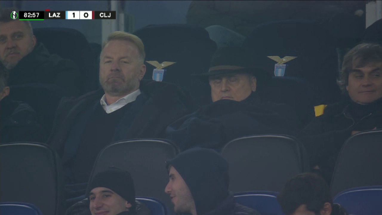 Claudio Lotito, șeful lui Lazio, a ”ațipit” în tribune la meciul cu CFR Cluj! Imagini memorabile_1
