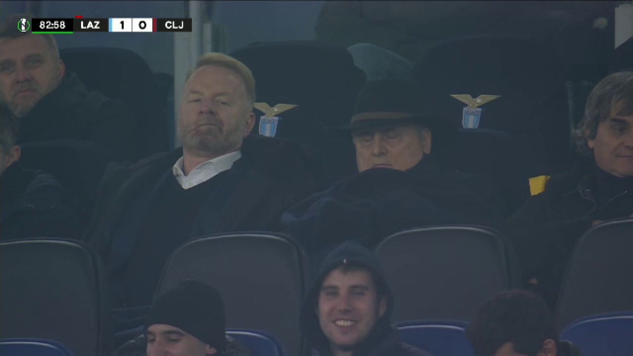 Claudio Lotito, șeful lui Lazio, a ”ațipit” în tribune la meciul cu CFR Cluj! Imagini memorabile_2