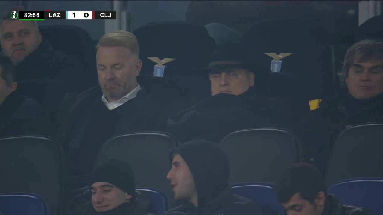Claudio Lotito, șeful lui Lazio, a ”ațipit” în tribune la meciul cu CFR Cluj! Imagini memorabile_4