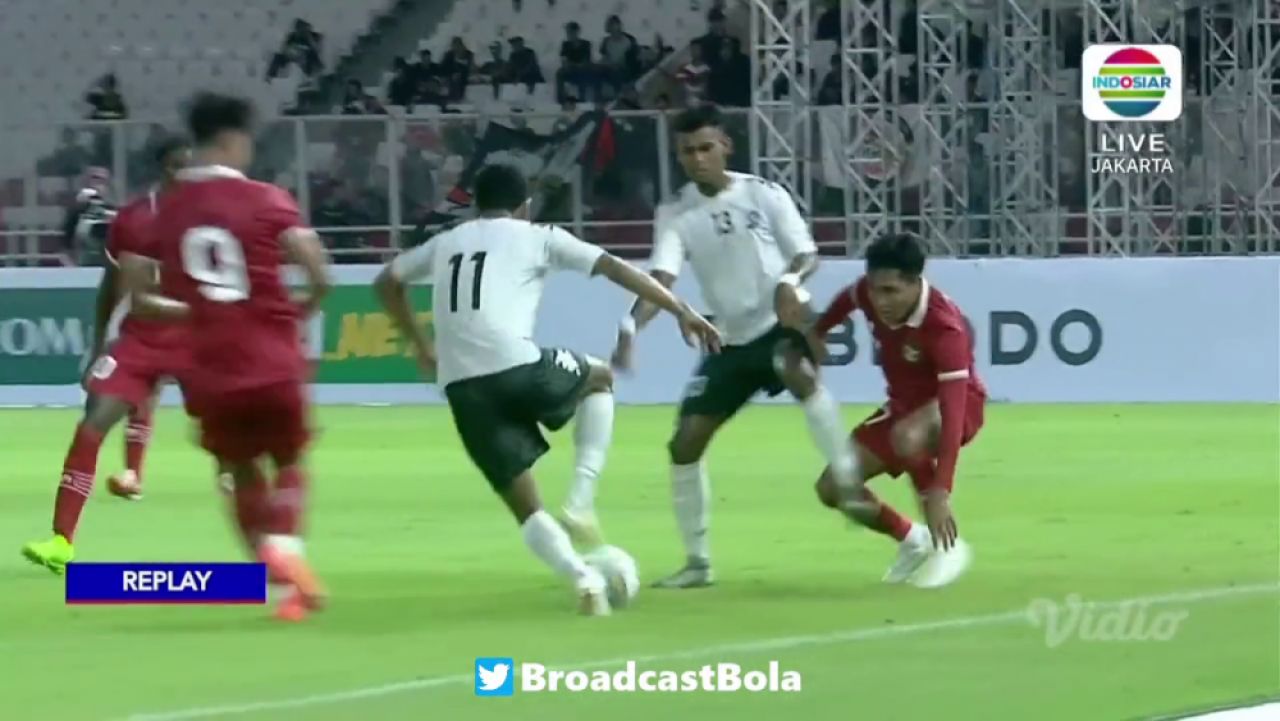 Mayweather vs Pacquiao?! Au uitat că joacă fotbal și și-au împărțit pumni pe terenul de fotbal! Imagini șocante: câte cartonașe roșii a arătat arbitrul_1
