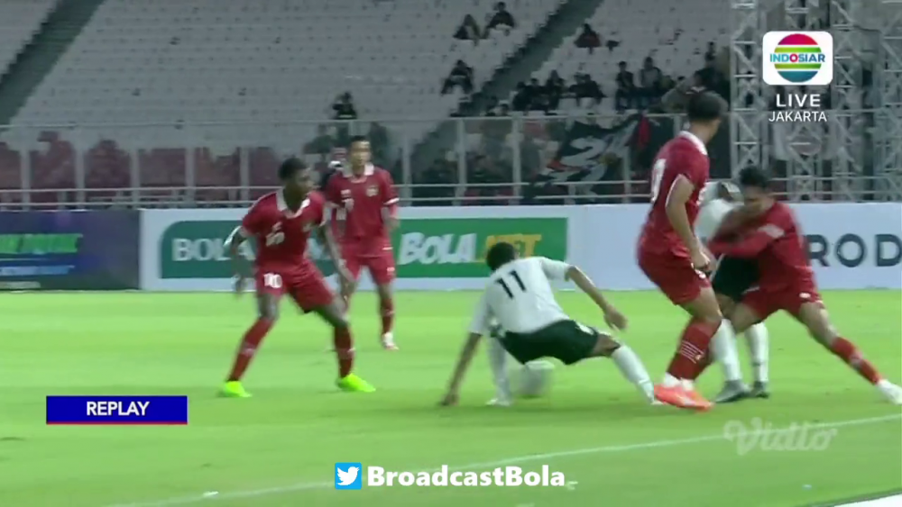 Mayweather vs Pacquiao?! Au uitat că joacă fotbal și și-au împărțit pumni pe terenul de fotbal! Imagini șocante: câte cartonașe roșii a arătat arbitrul_2