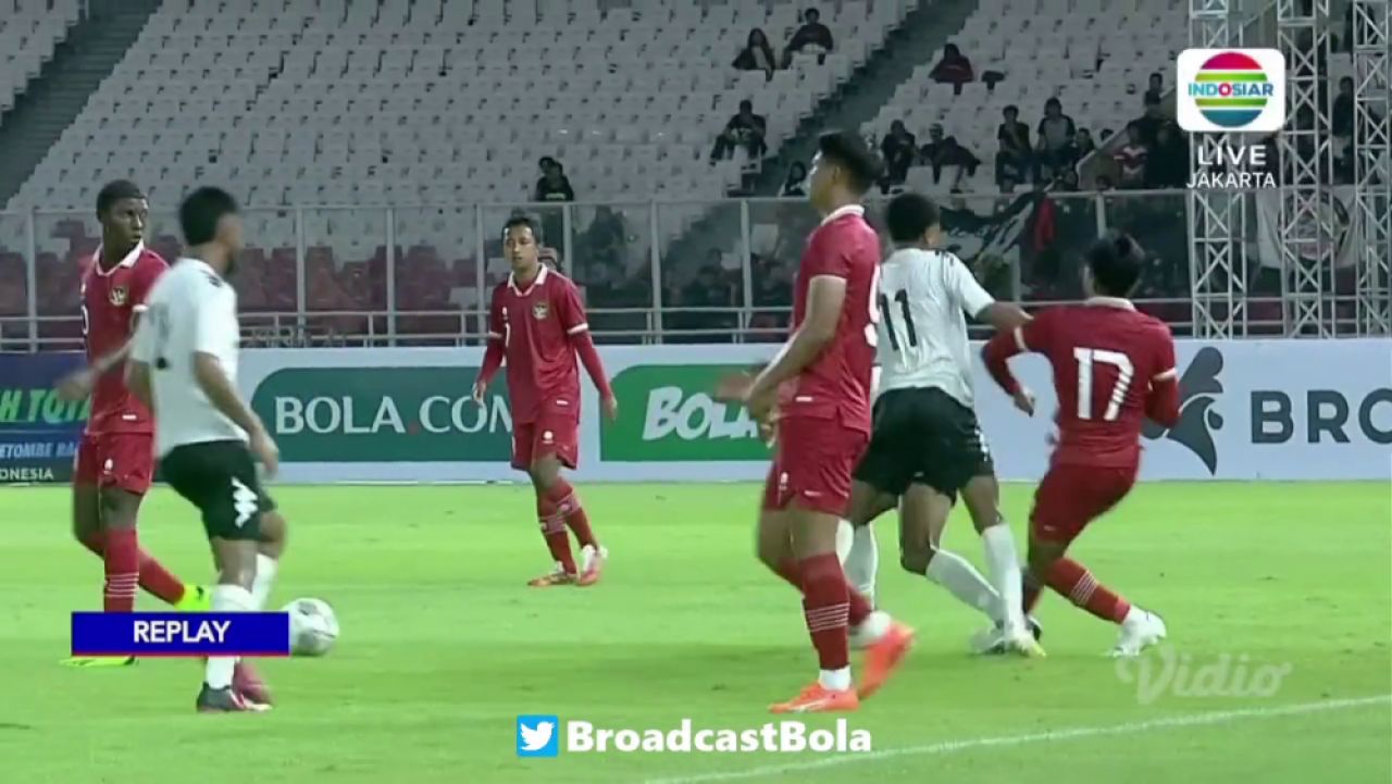 Mayweather vs Pacquiao?! Au uitat că joacă fotbal și și-au împărțit pumni pe terenul de fotbal! Imagini șocante: câte cartonașe roșii a arătat arbitrul_4
