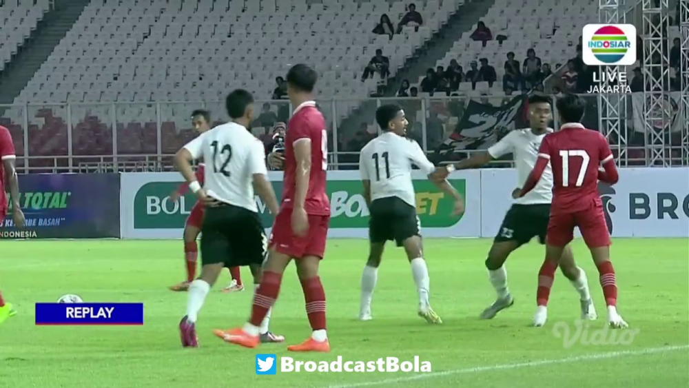 Mayweather vs Pacquiao?! Au uitat că joacă fotbal și și-au împărțit pumni pe terenul de fotbal! Imagini șocante: câte cartonașe roșii a arătat arbitrul_6
